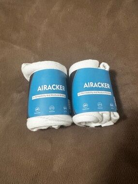 Airacker White Socks - 2 Pack